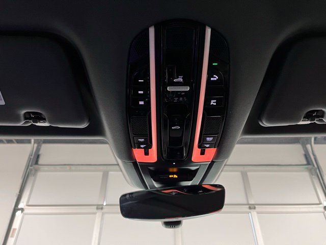 Used 2022 Porsche Cayenne Platinum Edition AWD/4WD image 36