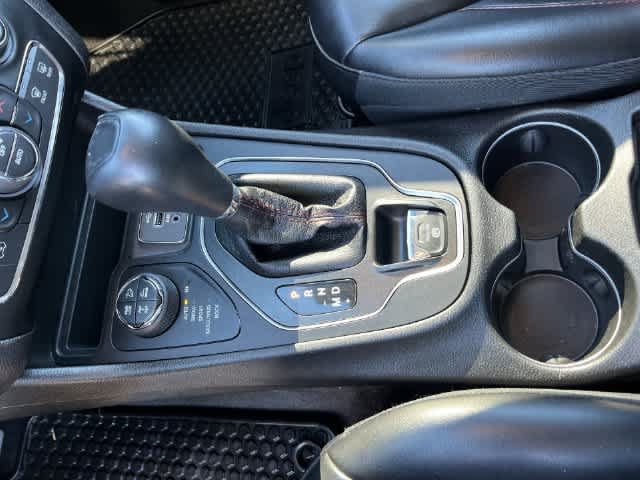 Used 2019 Jeep Cherokee Trailhawk w/ Comfort/Convenience Group AWD/4WD image 24