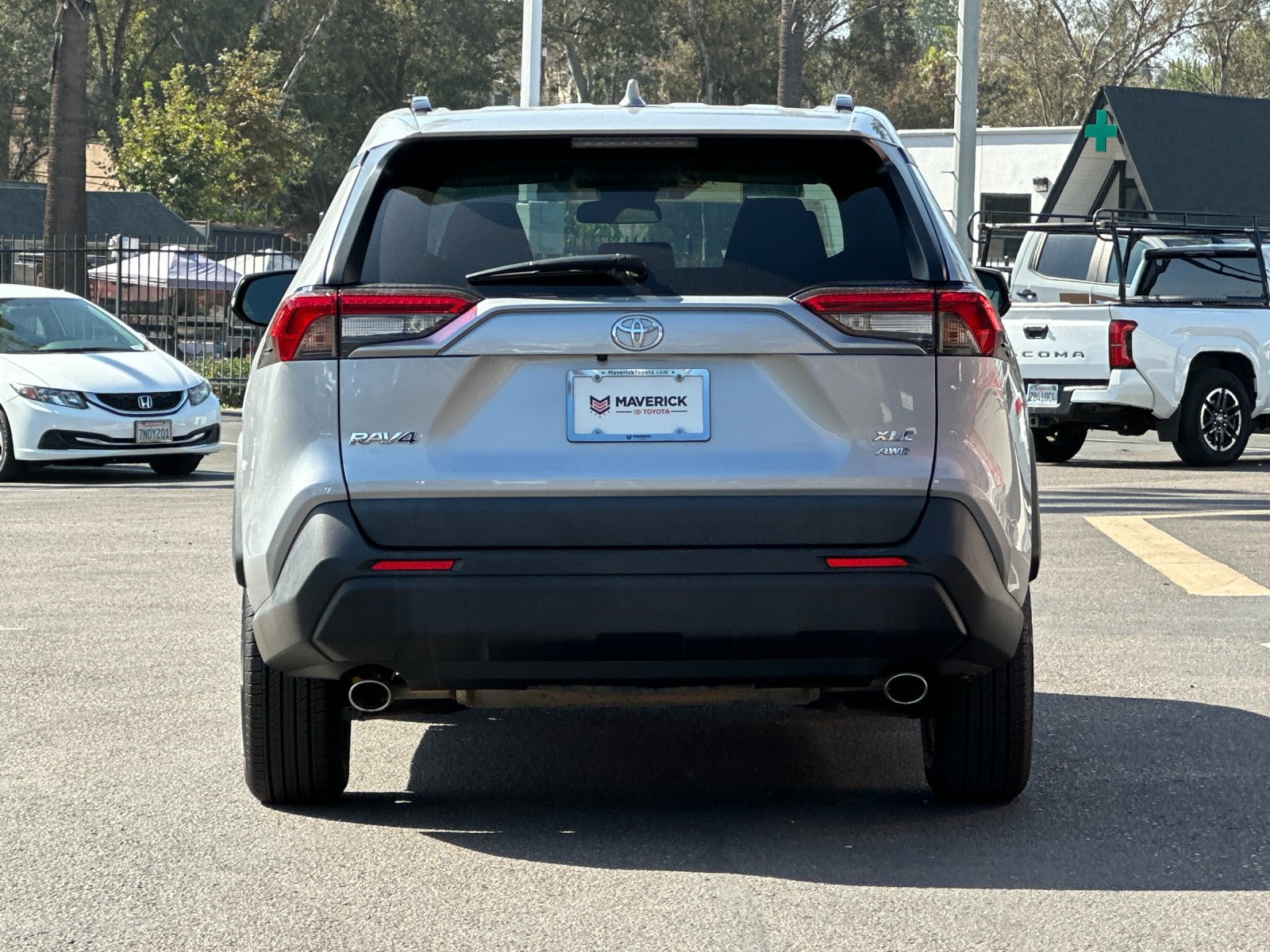 Used 2025 Toyota RAV4 XLE AWD/4WD image 4