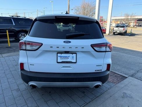 Used 2020 Ford Escape SE image 5