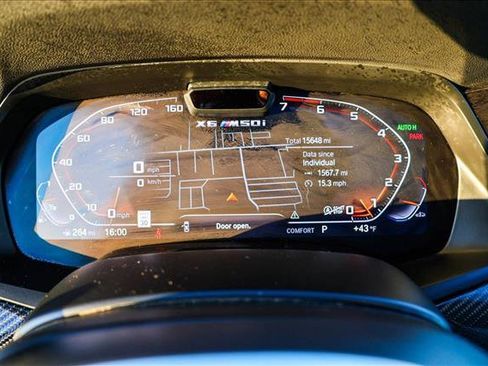 Used 2022 BMW X6 M50i w/ Dynamic Handling Package image 15