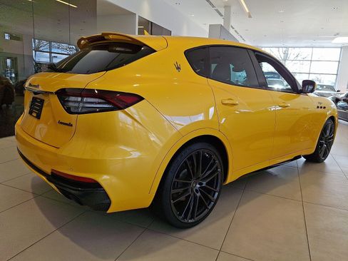 Used 2023 Maserati Levante Trofeo AWD/4WD image 4