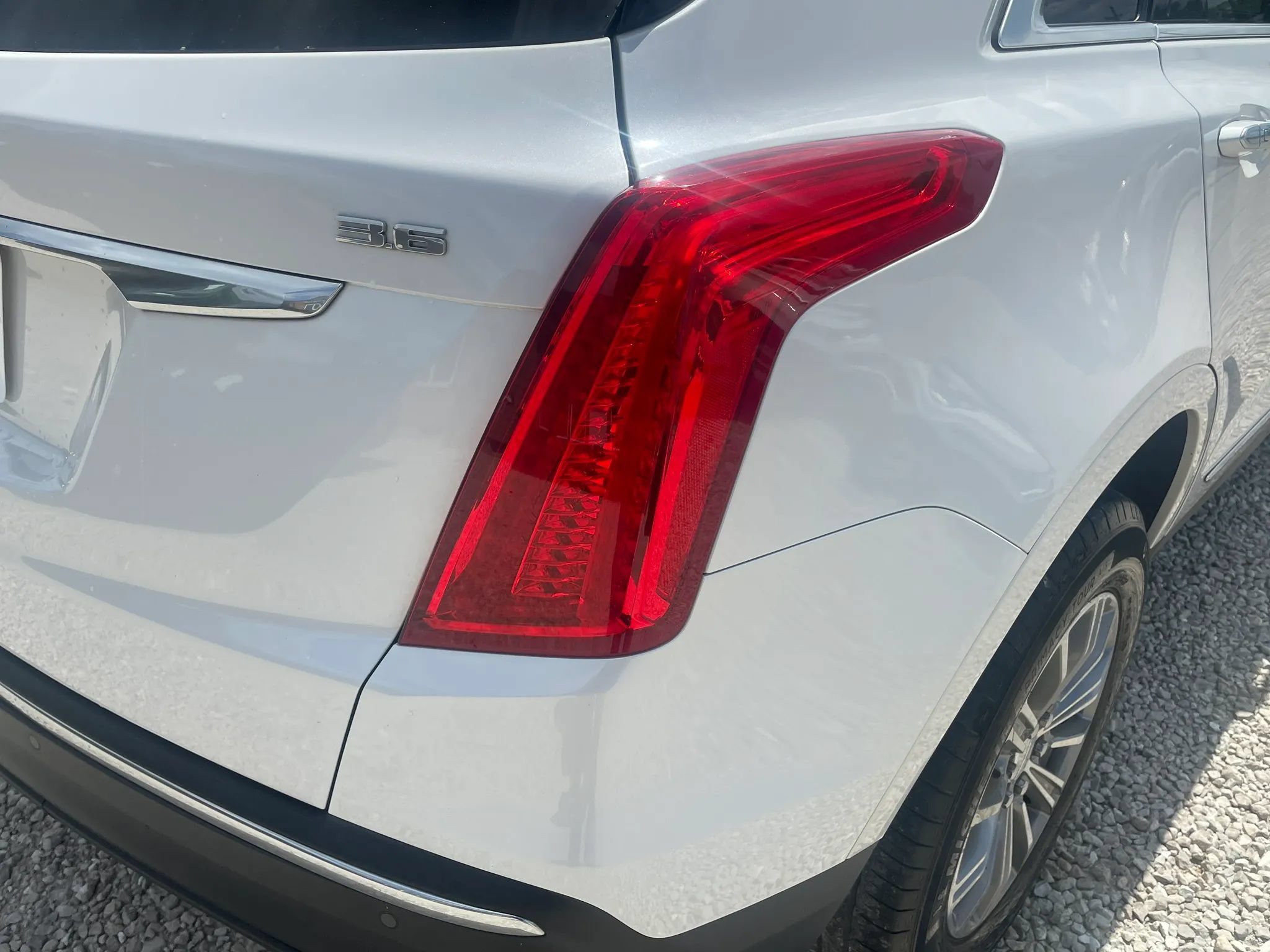 Used 2017 Cadillac XT5 Luxury w/ Driver Awareness Package FWD image 12