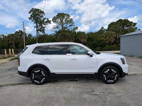 Certified 2025 Kia Telluride EX FWD image 8