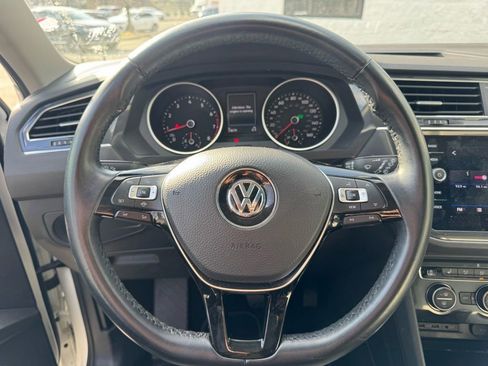 Used 2019 Volkswagen Tiguan SE w/ Panoramic Sunroof Package image 11