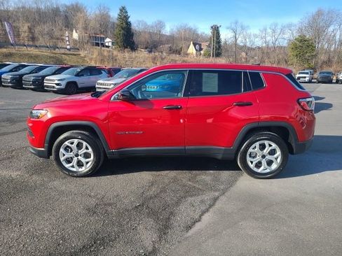 Used 2025 Jeep Compass Sport image 2