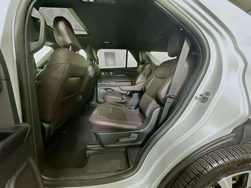 Used 2025 Ford Explorer Platinum w/ LUX Leather Package AWD/4WD image 29