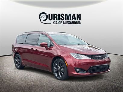 Used 2018 Chrysler Pacifica Touring-L w/ Premium Audio Group