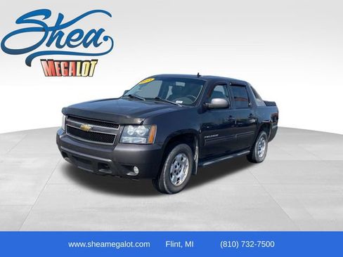 Used 2011 Chevrolet Avalanche LT image 1