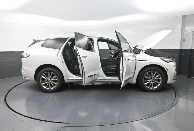 Used 2023 Buick Enclave Avenir w/ Avenir Technology Package AWD/4WD image 38