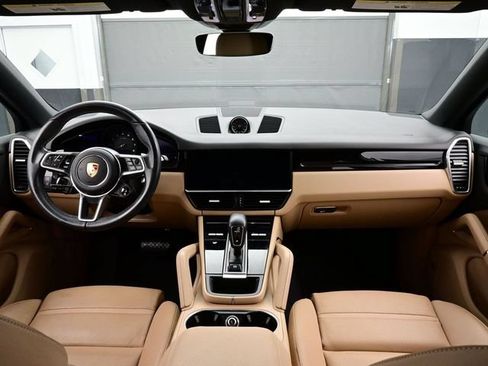 Certified 2023 Porsche Cayenne Coupe AWD/4WD image 20