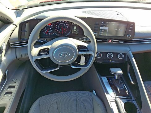 Certified 2023 Hyundai Elantra SE FWD image 20