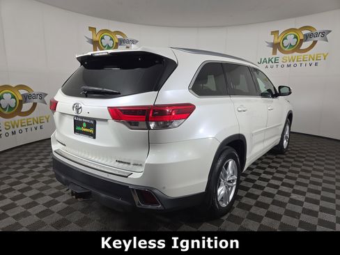 Used 2017 Toyota Highlander Limited Platinum image 10