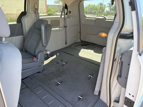 Used 2010 Dodge Grand Caravan SXT FWD image 10