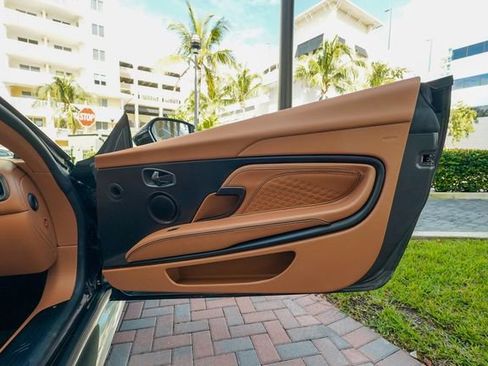 Used 2023 Aston Martin DBS Volante image 88