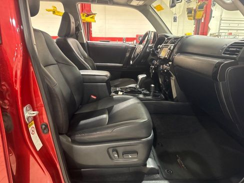 Used 2019 Toyota 4Runner TRD Off-Road Premium AWD/4WD image 11