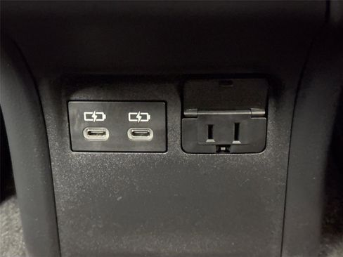 Used 2025 Toyota Prius XSE image 37