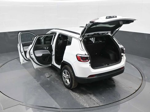 Used 2023 Jeep Compass Latitude image 36