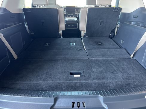 Used 2023 Ford Expedition Limited image 7