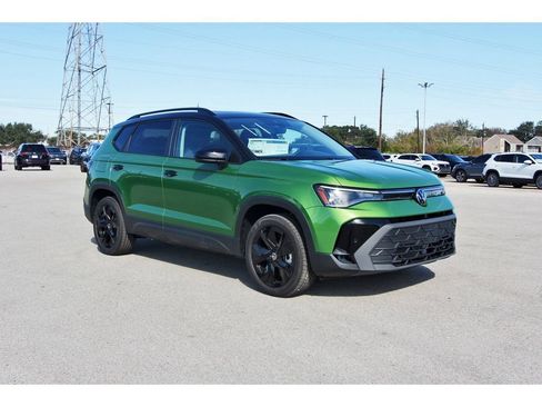 Certified 2025 Volkswagen Taos SE FWD image 9
