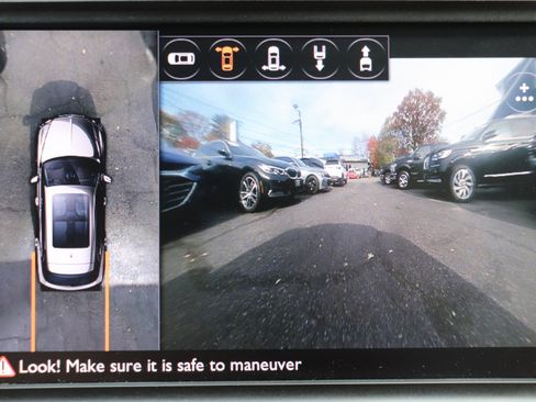 Used 2017 Bentley Bentayga image 44