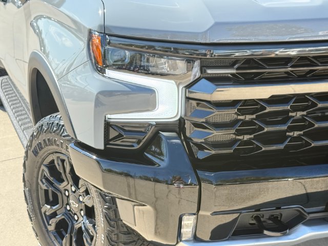 Used 2024 Chevrolet Silverado 1500 ZR2 w/ Technology Package AWD/4WD image 4