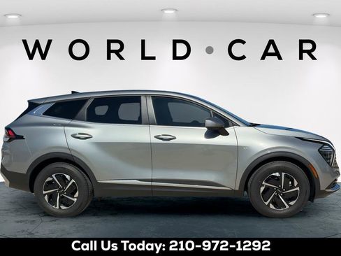 Used 2025 Kia Sportage LX FWD image 8