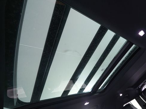 Used 2024 Land Rover Defender 130 X image 29