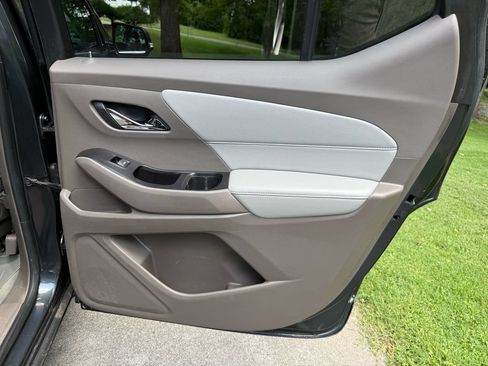 Used 2019 Chevrolet Traverse LT FWD image 31