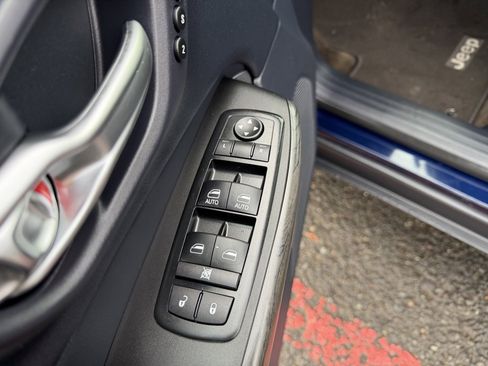 Used 2015 Jeep Cherokee Limited w/ Luxury Group image 14