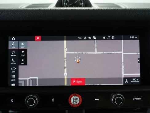 Certified 2025 Porsche Macan AWD/4WD image 20