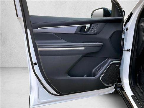 Certified 2025 Buick Enclave Sport Touring w/ Super Cruise Package image 18