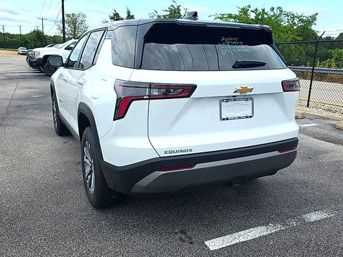 Used 2025 Chevrolet Equinox LT FWD image 14