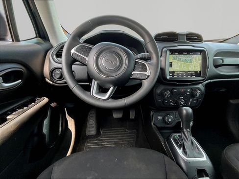 Used 2023 Jeep Renegade Latitude AWD/4WD image 8