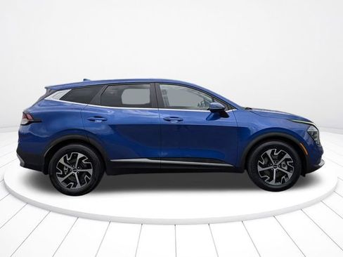 Used 2024 Kia Sportage EX FWD image 2