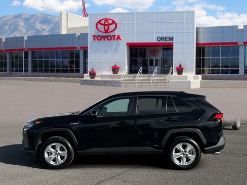 Used 2021 Toyota RAV4 LE AWD/4WD image 6