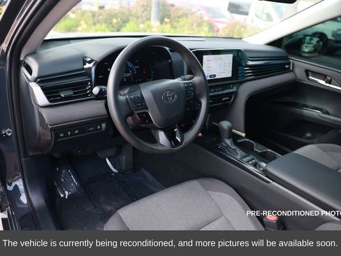 Used 2025 Toyota Camry LE w/ Convenience Package image 15