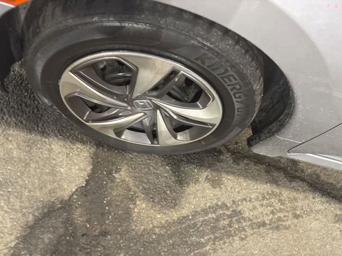 Used 2020 Honda Civic LX image 2