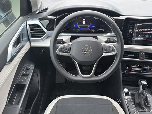 New 2026 Volkswagen Taos SE AWD/4WD image 18