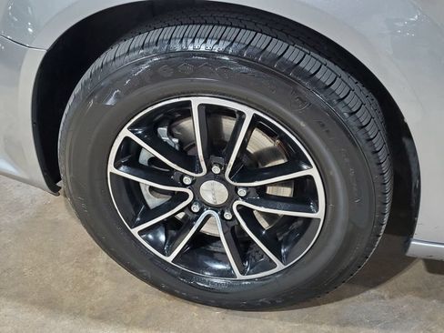 Used 2016 Dodge Grand Caravan SE FWD image 38
