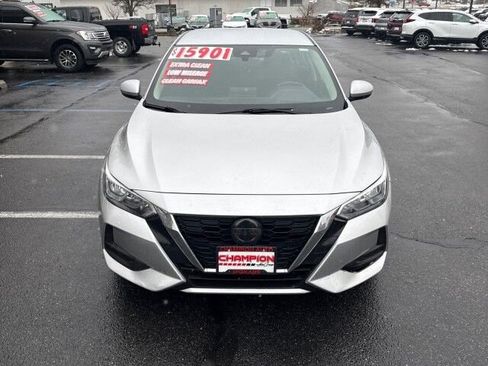 Used 2022 Nissan Sentra SV image 3