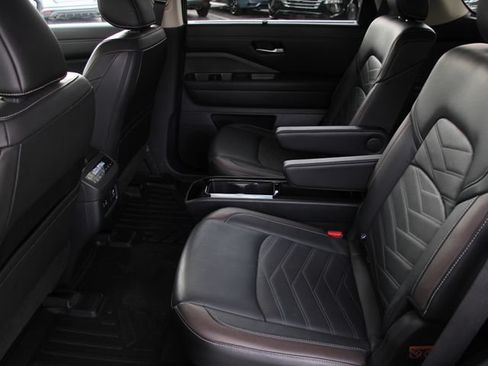 Certified 2024 Nissan Pathfinder Platinum AWD/4WD image 28