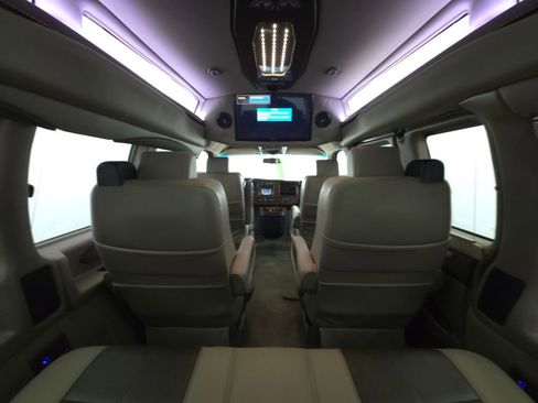 Used 2018 Chevrolet Express 2500 w/ Enhanced Convenience Package image 3