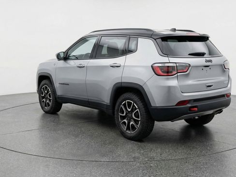 Used 2025 Jeep Compass Trailhawk image 6