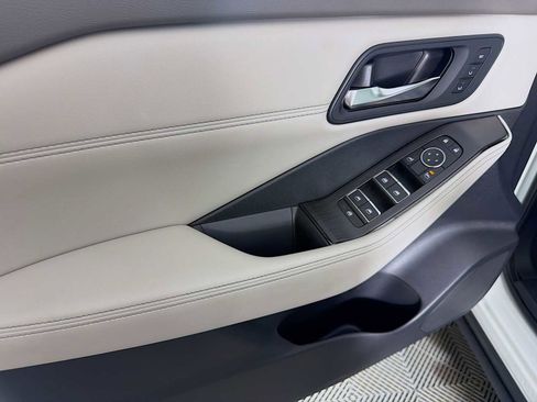 Certified 2025 Nissan Rogue SL w/ Tech Package AWD/4WD image 15