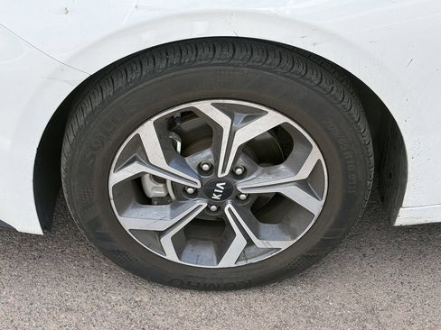 Used 2020 Kia Forte LXS FWD image 4