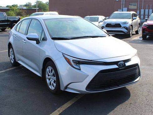 Certified 2023 Toyota Corolla LE AWD/4WD image 4