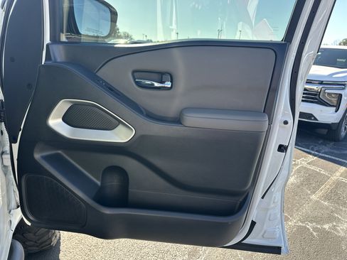 Used 2022 Nissan Frontier SV w/ Technology Package image 15