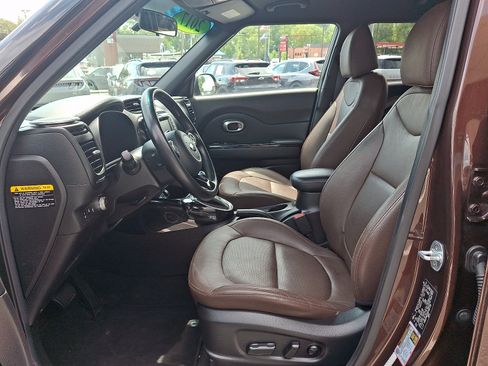 Used 2017 Kia Soul + FWD image 13