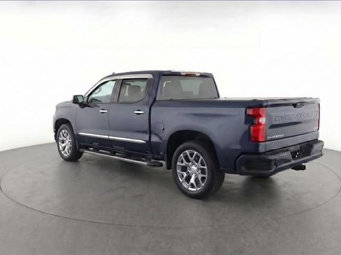 Used 2022 Chevrolet Silverado 1500 RST w/ LPO, Blackout Package RWD image 5